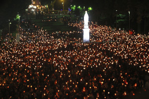14 août 2010 : Procession mariale lors de la veillée du 137ème pèlerinage national organisé par l'Association Notre Dame du Salut, Lourdes (65), France.